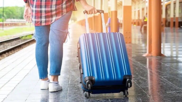 best lightweight hard shell carry on luggages